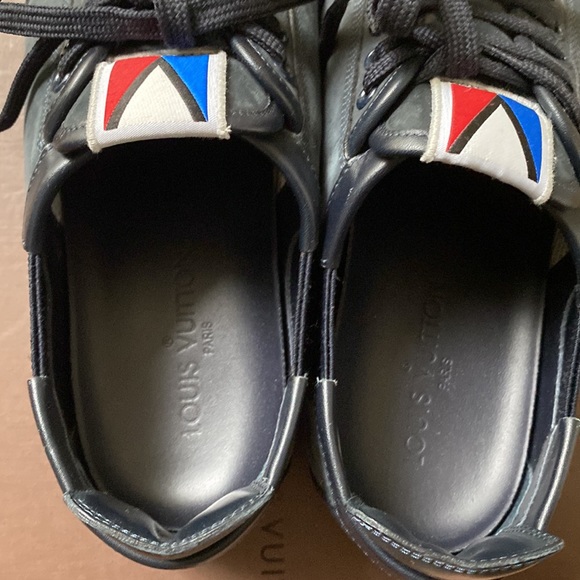 Mens Louis Vuitton sneakers - Picture 3 of 11
